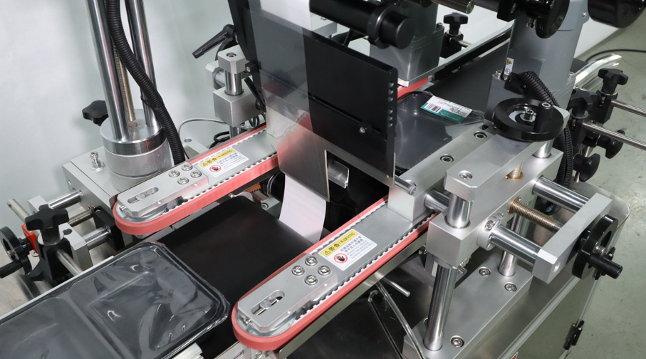 轉(zhuǎn)角貼標(biāo)機生產(chǎn)廠家,轉(zhuǎn)角貼標(biāo)機,貼標(biāo)機生產(chǎn)廠家