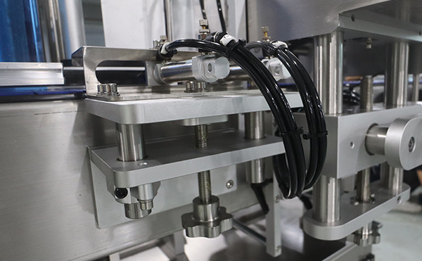 吹貼貼標(biāo)機(jī),滾貼貼標(biāo)機(jī),貼標(biāo)機(jī)廠家，高臻智能